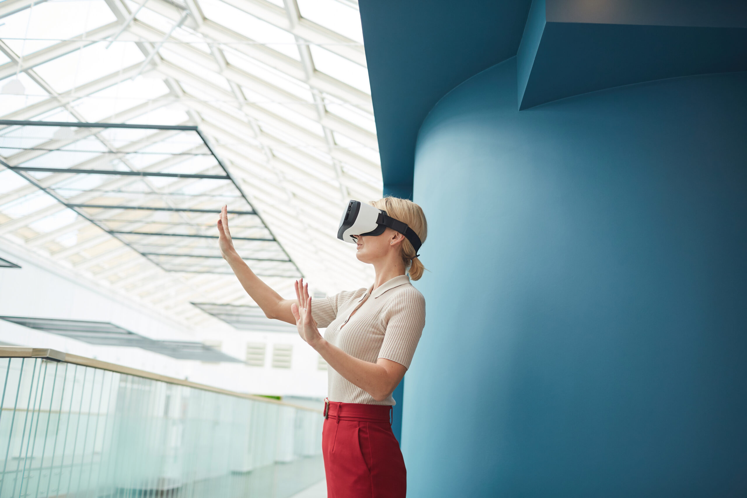 Businesswoman in virtual reality